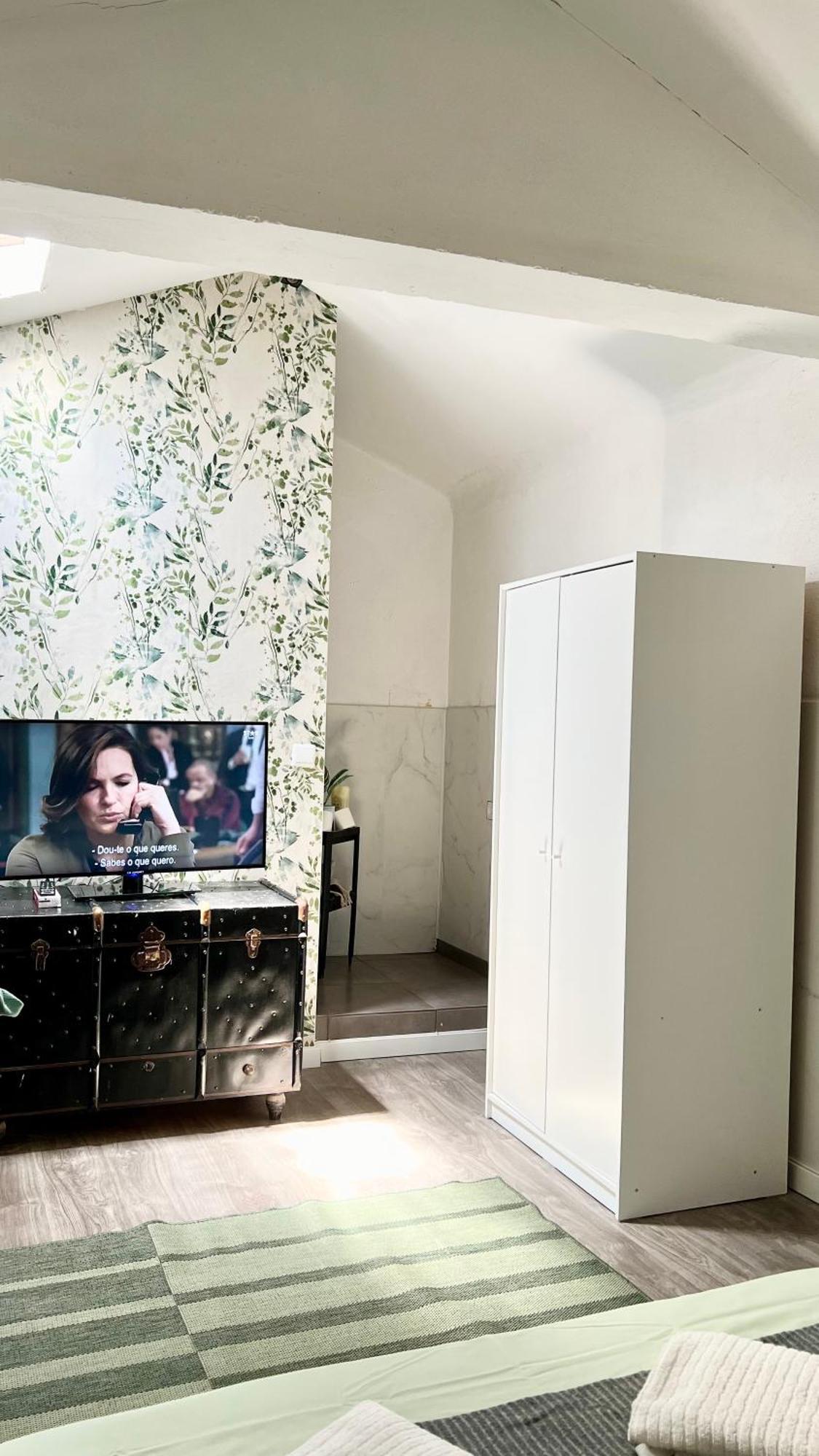 Homestay Sotao Attic No Windows Barreiro (Setubal)